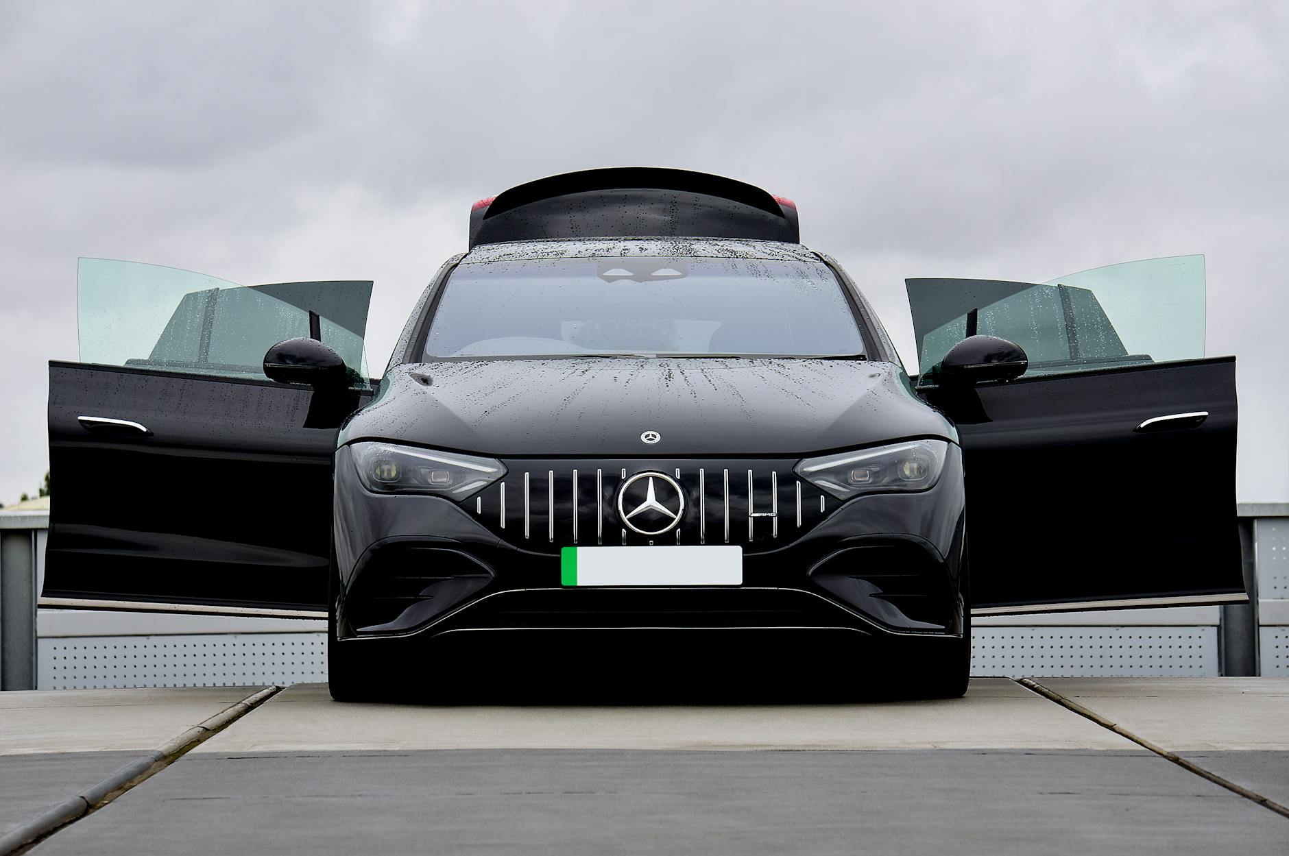 메르세데스-벤츠 EQS의 혁신적인 기술 살펴보기